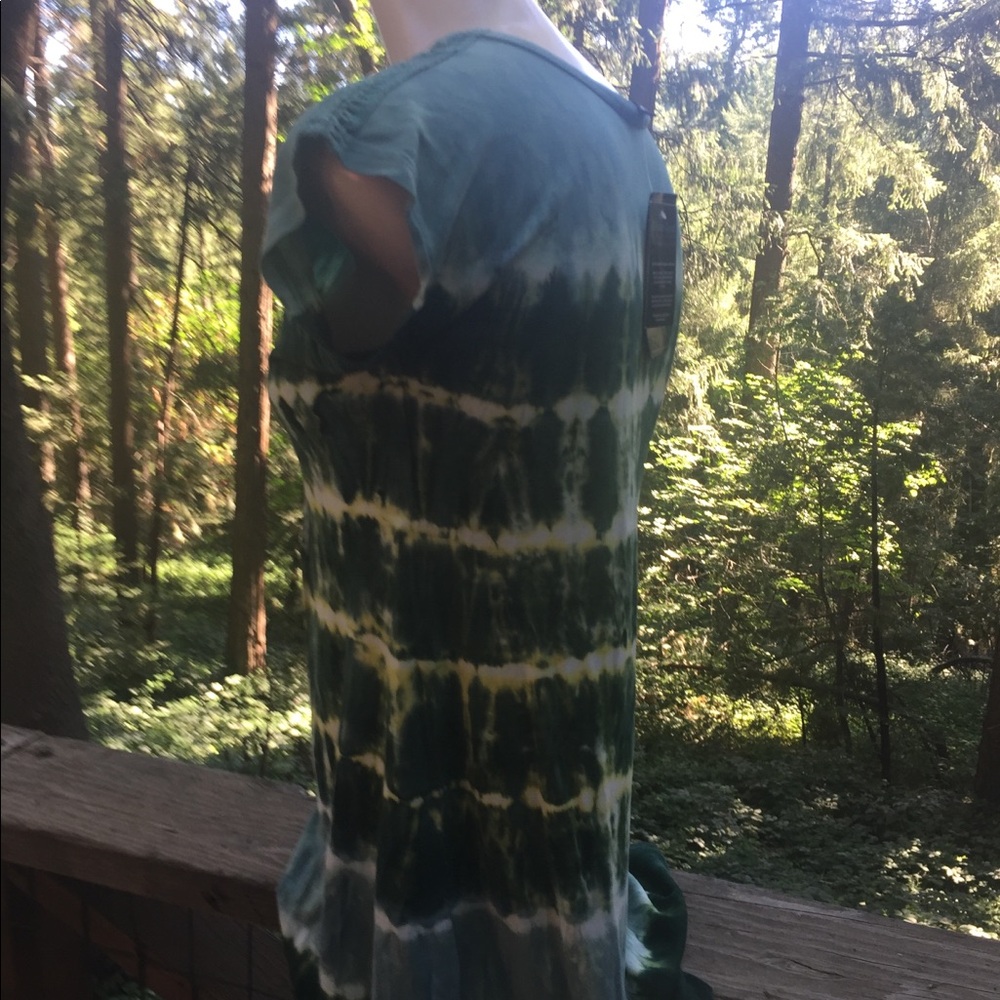 Greater Good , short sleeve tie dyed green t- top - Picture 6 of 8